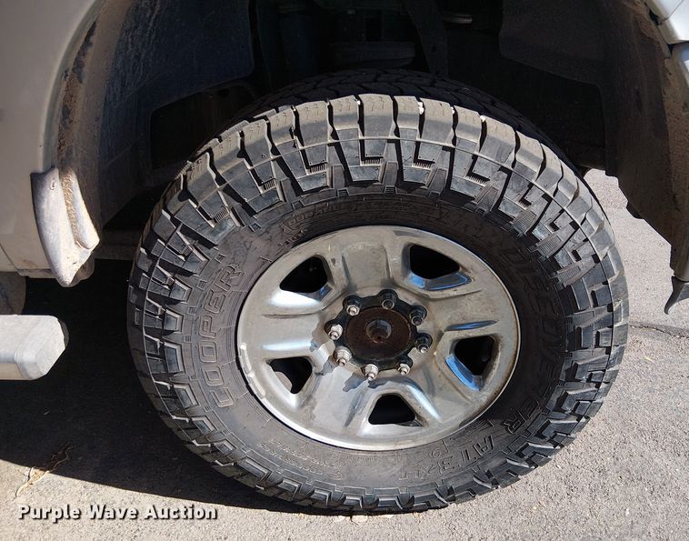 image for item EE5162 2017 RAM 2500 Crew Cab flatbed pickup truck