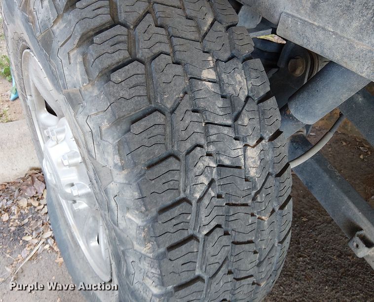 image for item EE5162 2017 RAM 2500 Crew Cab flatbed pickup truck