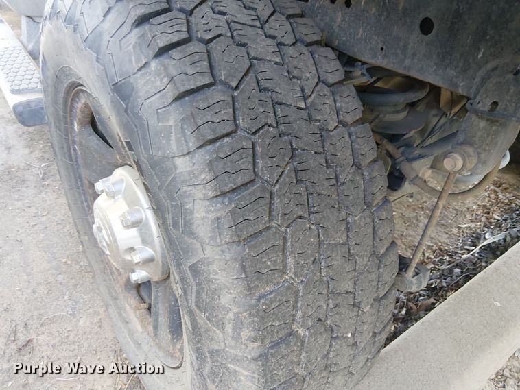 image for item EE5162 2017 RAM 2500 Crew Cab flatbed pickup truck