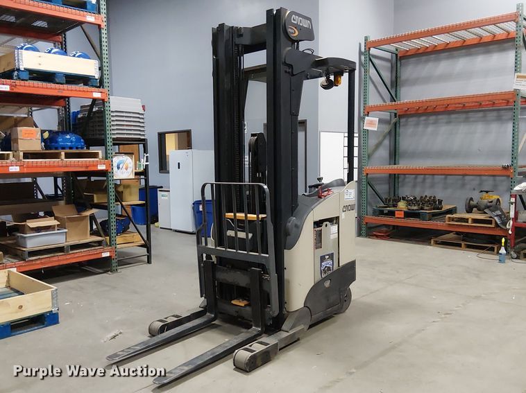 image for item EE5186 2016 Crown RR5725-35 reach truck