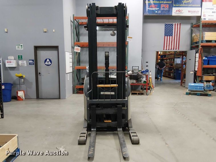 image for item EE5186 2016 Crown RR5725-35 reach truck