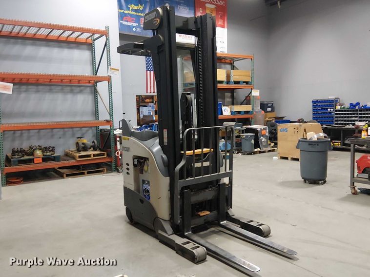 image for item EE5186 2016 Crown RR5725-35 reach truck
