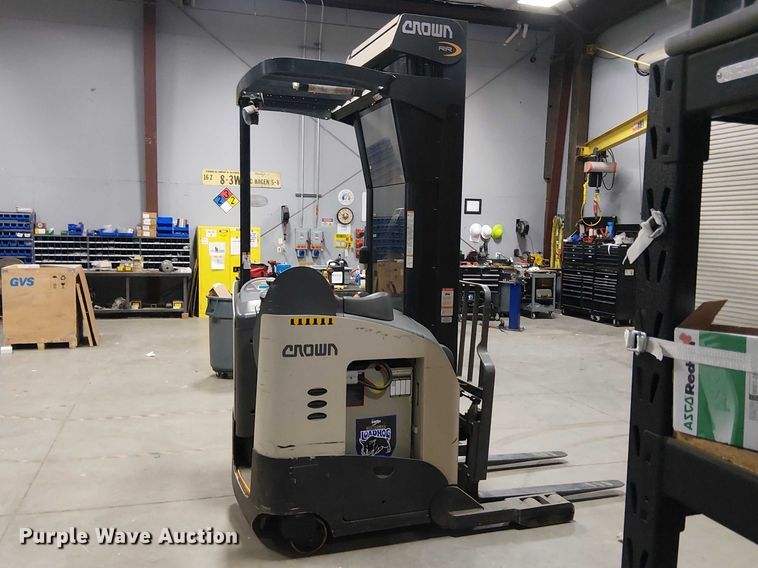 image for item EE5186 2016 Crown RR5725-35 reach truck