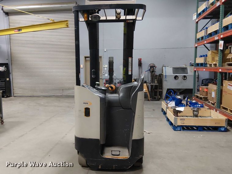image for item EE5186 2016 Crown RR5725-35 reach truck