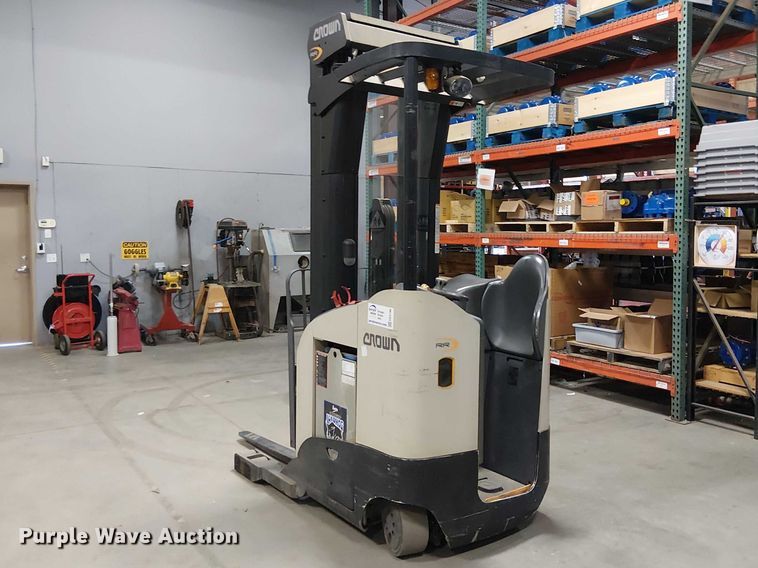 image for item EE5186 2016 Crown RR5725-35 reach truck