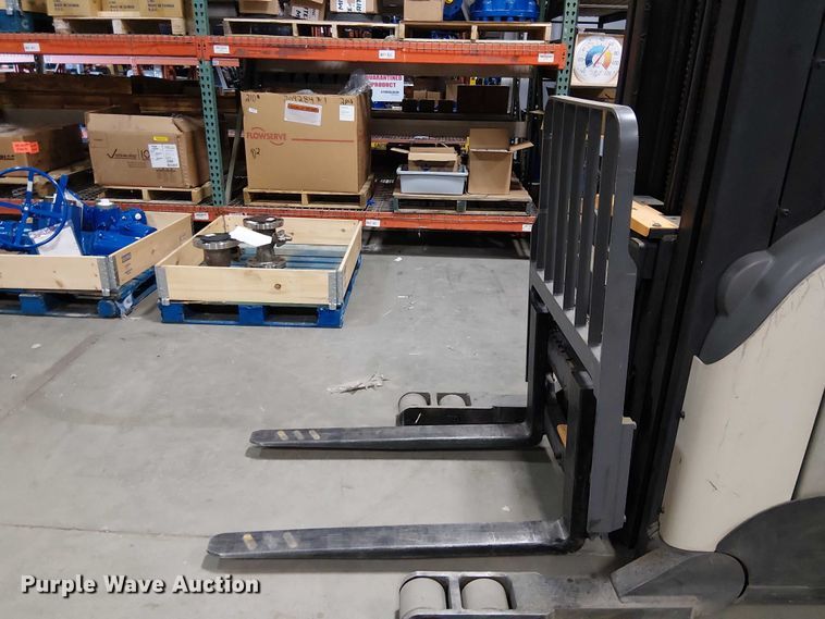 image for item EE5186 2016 Crown RR5725-35 reach truck