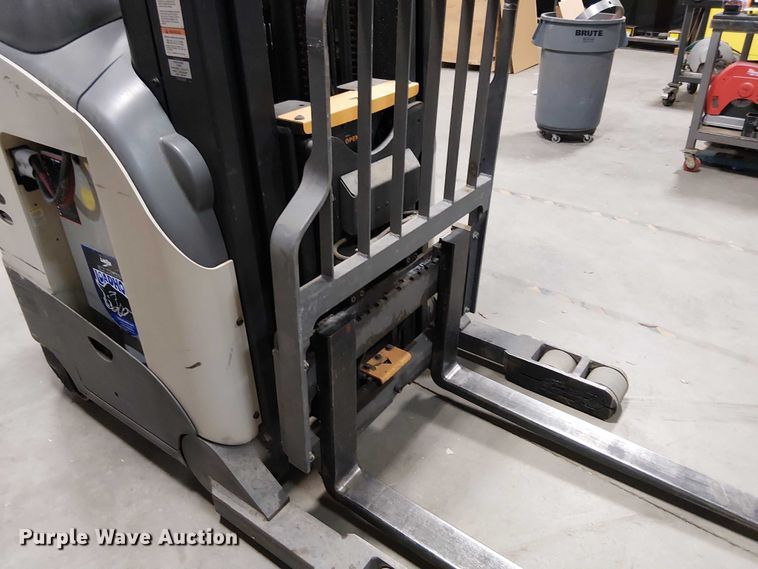 image for item EE5186 2016 Crown RR5725-35 reach truck