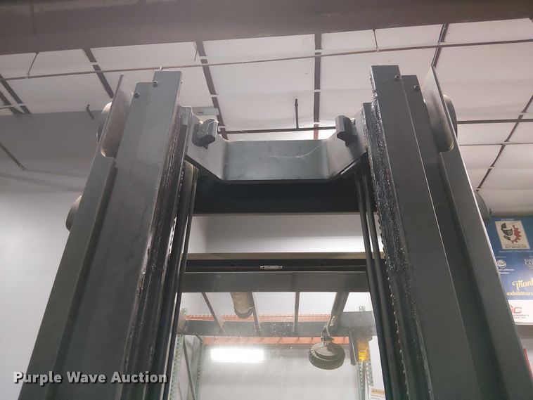 image for item EE5186 2016 Crown RR5725-35 reach truck