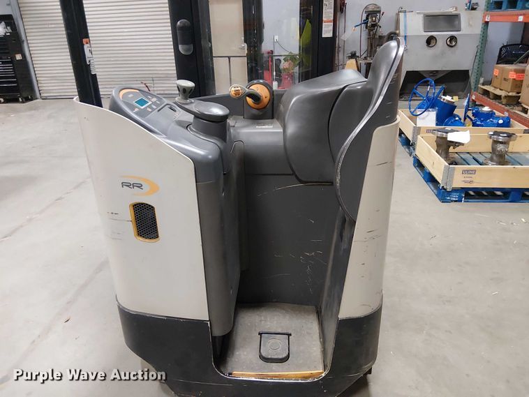 image for item EE5186 2016 Crown RR5725-35 reach truck