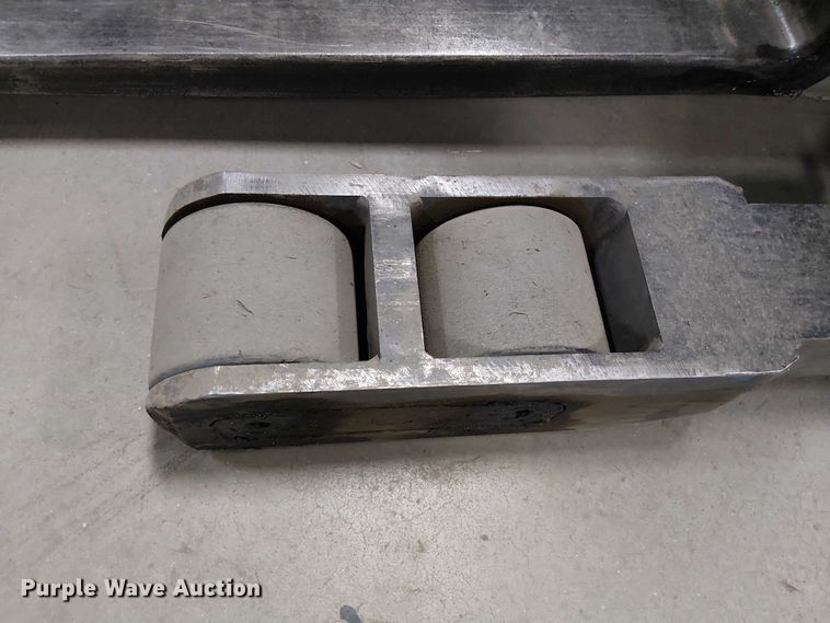 image for item EE5186 2016 Crown RR5725-35 reach truck