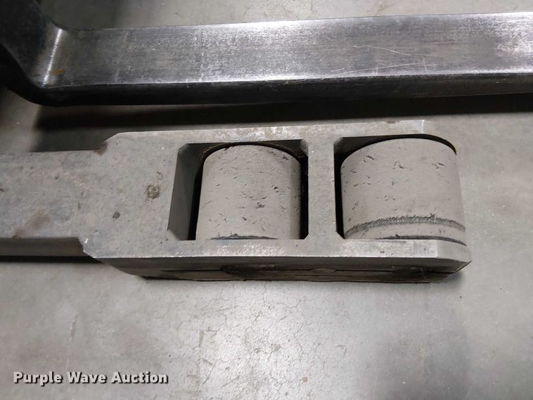 image for item EE5186 2016 Crown RR5725-35 reach truck