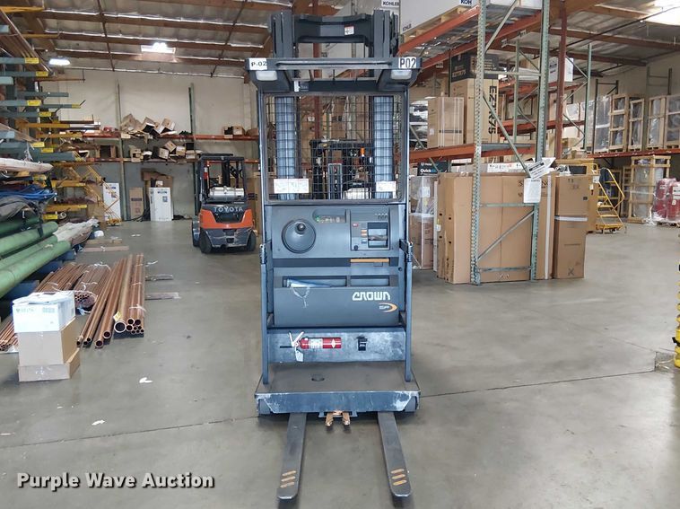 image for item EE5187 2016 Crown SP3520-30 order picker