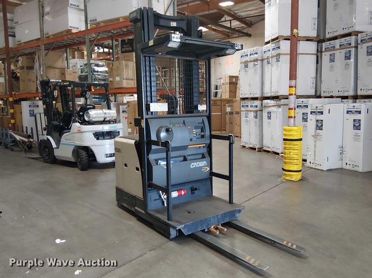 image for item EE5187 2016 Crown SP3520-30 order picker