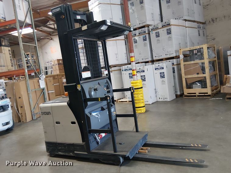 image for item EE5187 2016 Crown SP3520-30 order picker