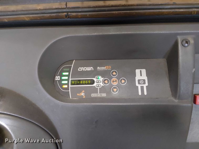 image for item EE5187 2016 Crown SP3520-30 order picker