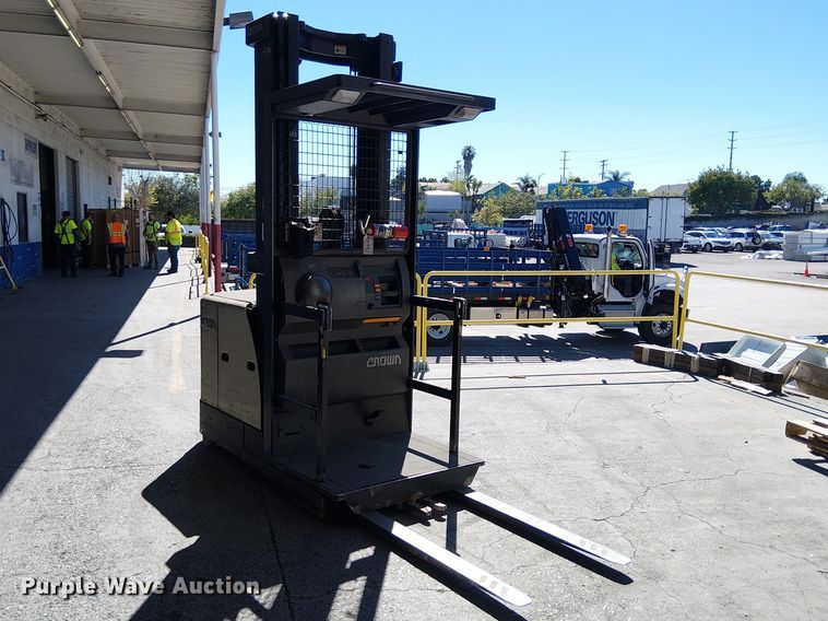 image for item EE5190 2016 Crown SP3520-30 order picker