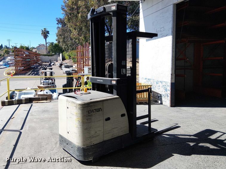 image for item EE5190 2016 Crown SP3520-30 order picker