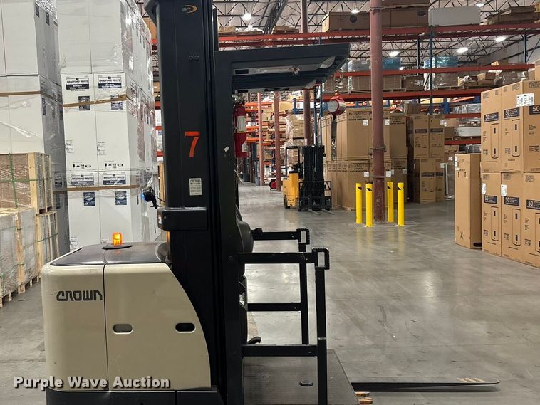 image for item EE6469 2016 Crown SP3520-30 order picker