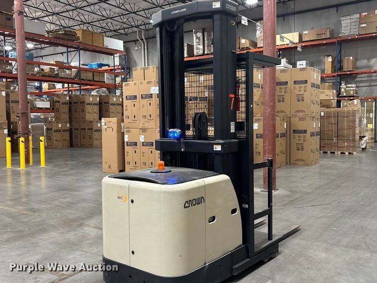 image for item EE6469 2016 Crown SP3520-30 order picker