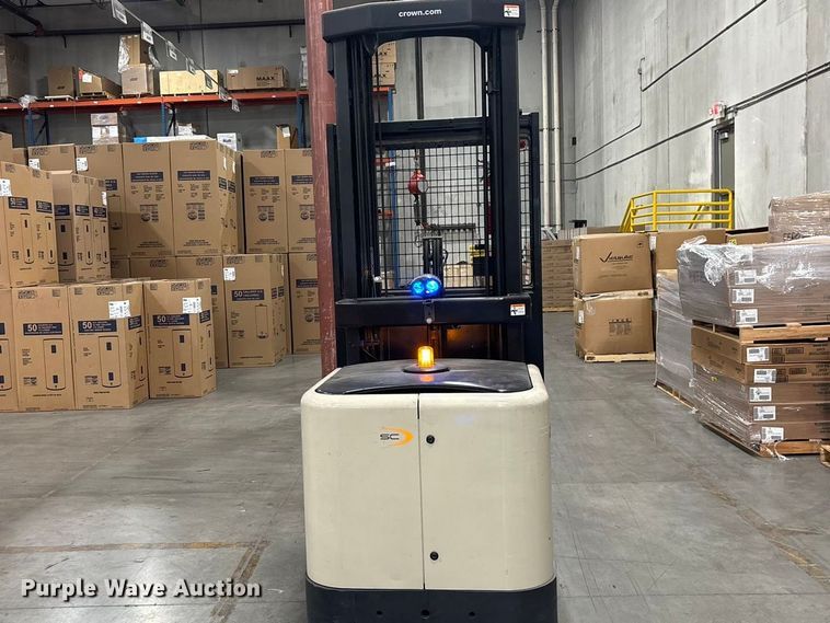 image for item EE6469 2016 Crown SP3520-30 order picker