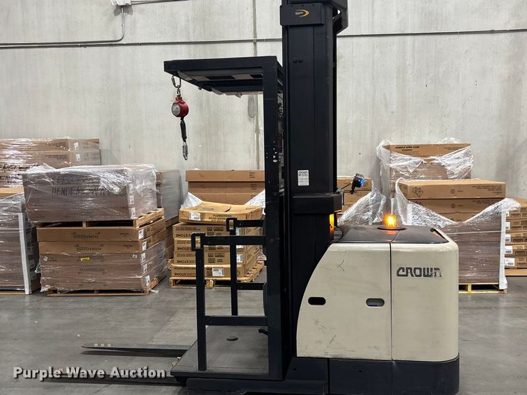 image for item EE6469 2016 Crown SP3520-30 order picker