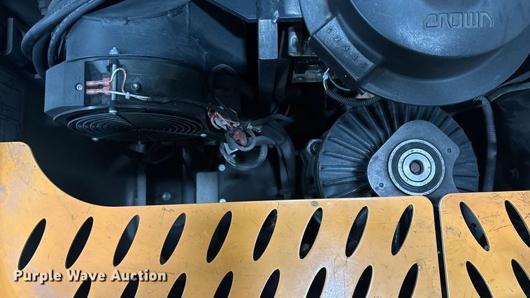 image for item EE6469 2016 Crown SP3520-30 order picker