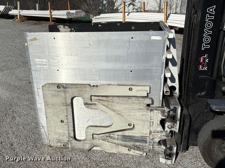 image for item EF1005 2015 Toyota 8FGU18 forklift