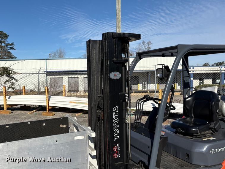 image for item EF1005 2015 Toyota 8FGU18 forklift