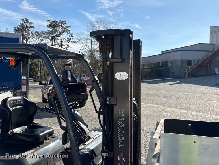 image for item EF1005 2015 Toyota 8FGU18 forklift