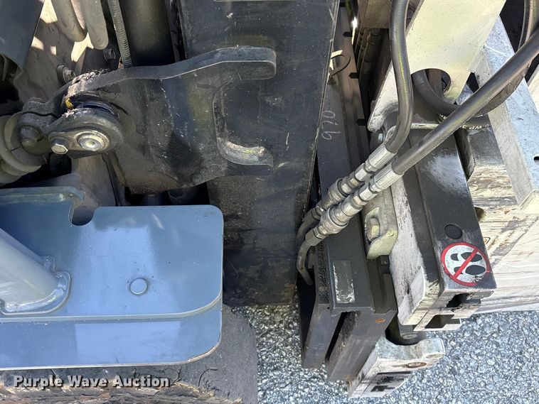 image for item EF1005 2015 Toyota 8FGU18 forklift