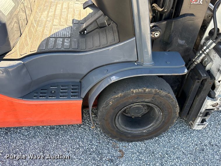 image for item EF1005 2015 Toyota 8FGU18 forklift