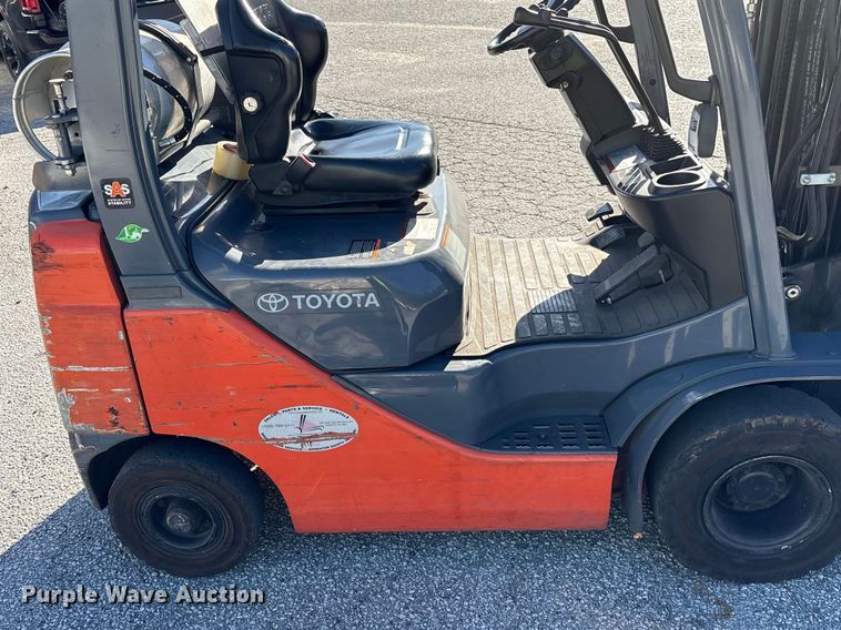 image for item EF1005 2015 Toyota 8FGU18 forklift