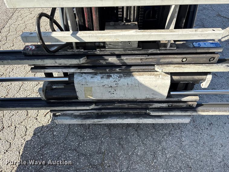 image for item EF1005 2015 Toyota 8FGU18 forklift