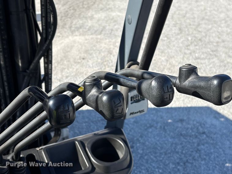 image for item EF1005 2015 Toyota 8FGU18 forklift