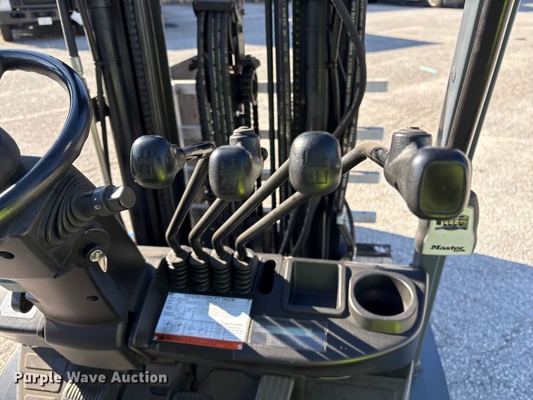 image for item EF1005 2015 Toyota 8FGU18 forklift