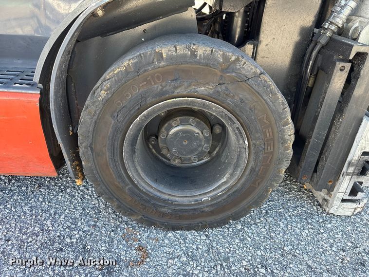 image for item EF1005 2015 Toyota 8FGU18 forklift