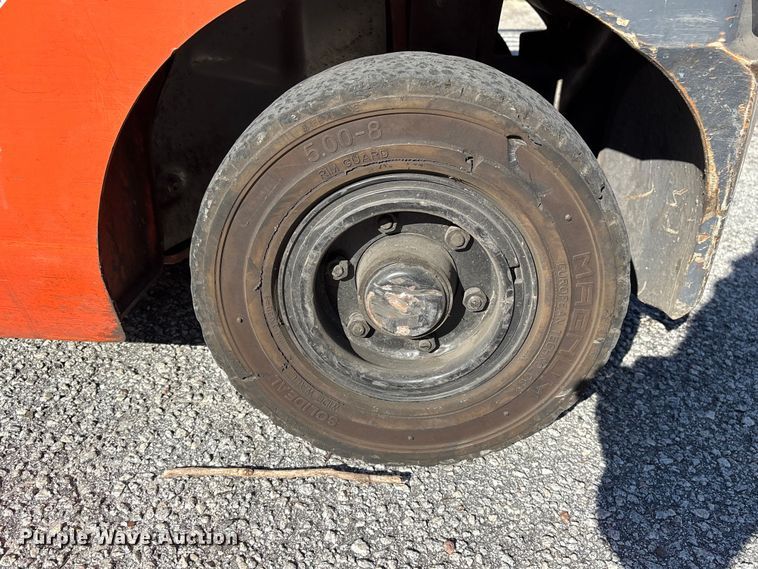 image for item EF1005 2015 Toyota 8FGU18 forklift