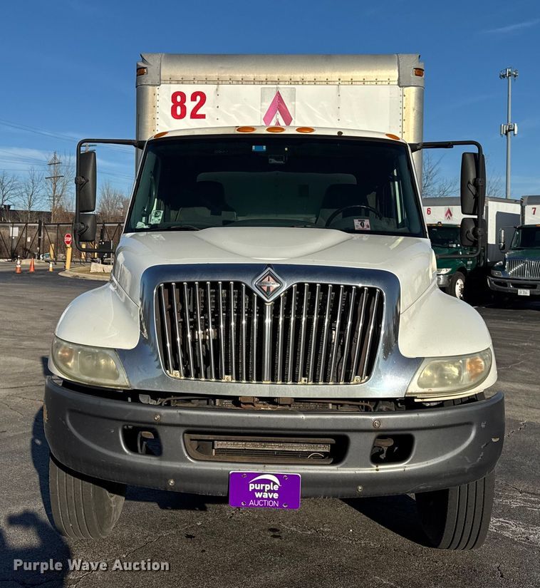 image for item EF2313 2005 International 4300 box truck