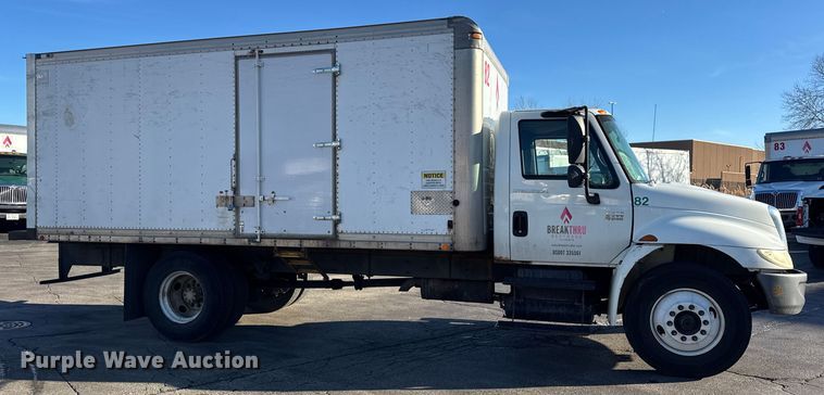 image for item EF2313 2005 International 4300 box truck