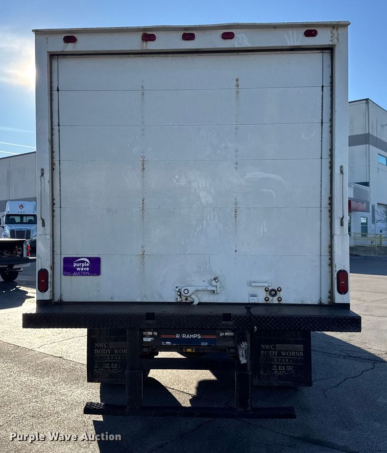 image for item EF2313 2005 International 4300 box truck