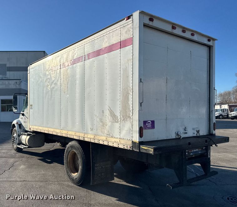 image for item EF2313 2005 International 4300 box truck