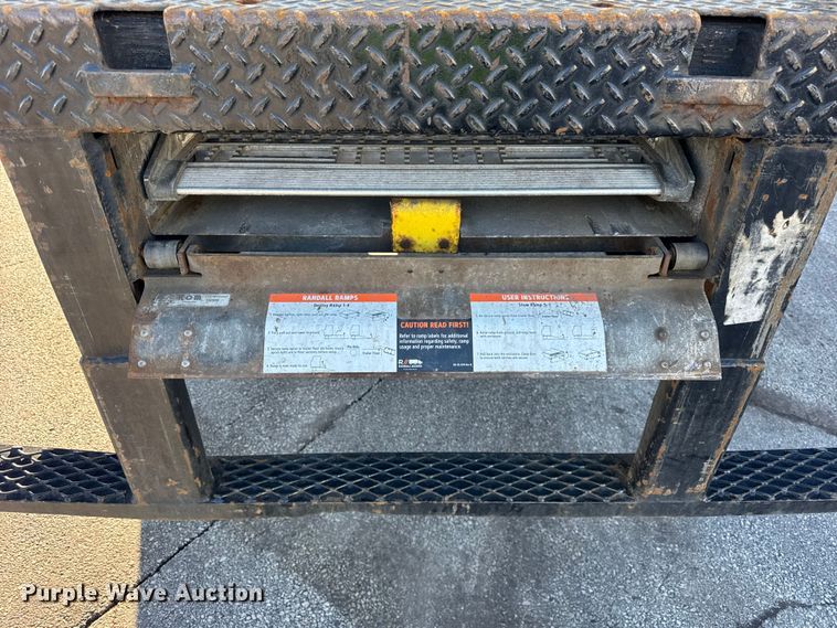 image for item EF2313 2005 International 4300 box truck