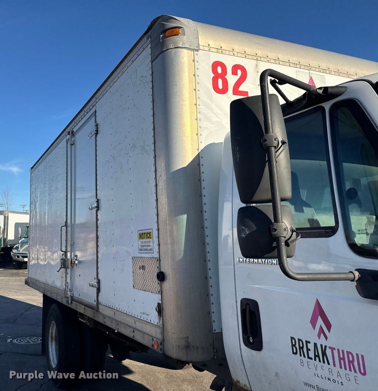 image for item EF2313 2005 International 4300 box truck