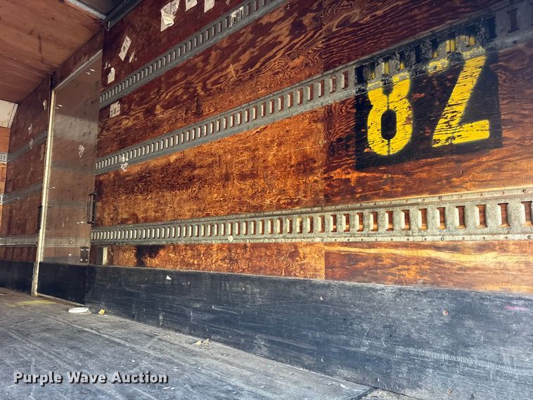 image for item EF2313 2005 International 4300 box truck