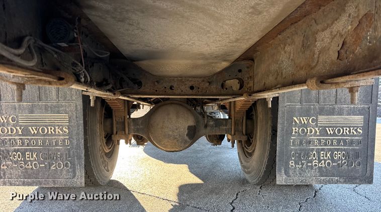 image for item EF2313 2005 International 4300 box truck