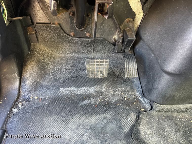 image for item EF2313 2005 International 4300 box truck