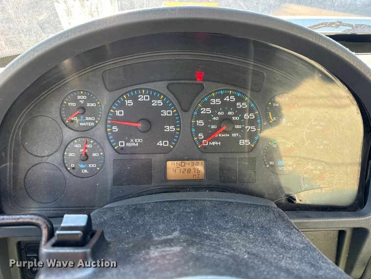 image for item EF2313 2005 International 4300 box truck