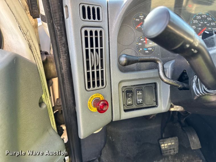 image for item EF2313 2005 International 4300 box truck