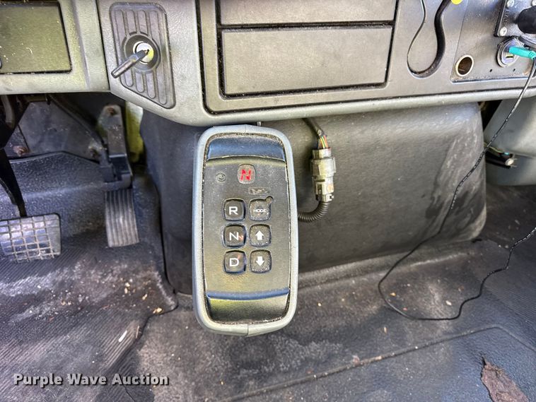 image for item EF2313 2005 International 4300 box truck