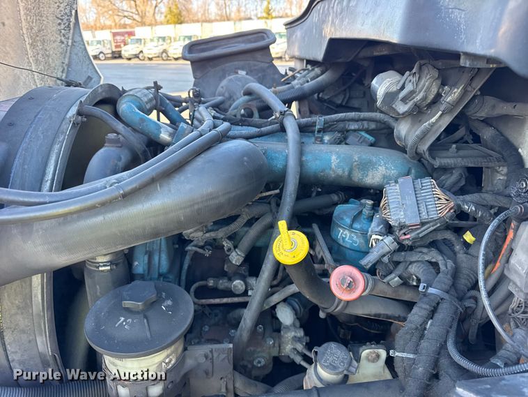 image for item EF2313 2005 International 4300 box truck